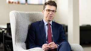 El hombre que amaba los pueblos pequeños por José Luis Vázquez